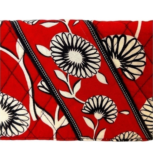Vera Bradley Travel/Passport Wallet Deco Daisy/Houndstooth Red/Black/White GUC - Picture 4 of 9